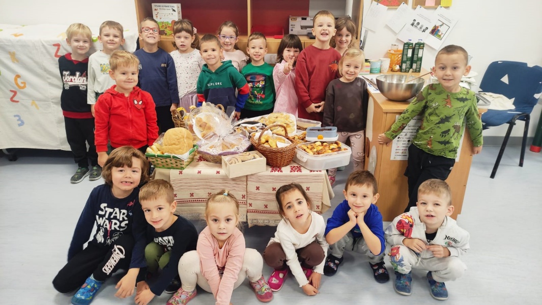 Dani kruha i zahvalnosti za plodove zemlje u našem vrtiću - slika broj: 12